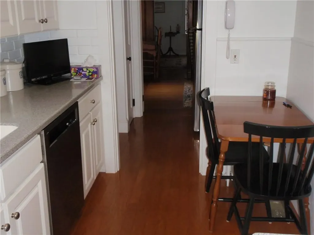 232 Greenwood Avenue Warwick RI 02886