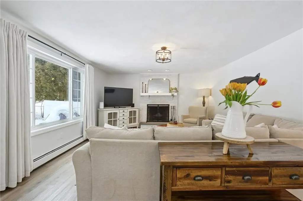 10 Mesa Drive North Kingstown RI 02852