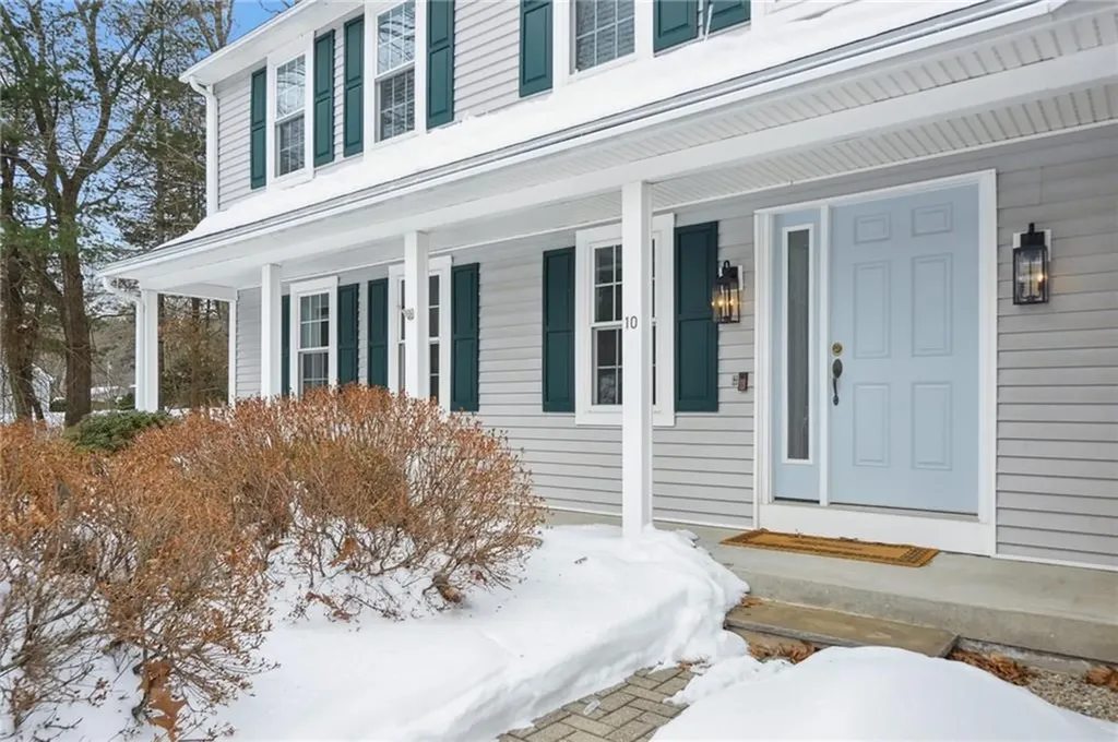 10 Mesa Drive North Kingstown RI 02852