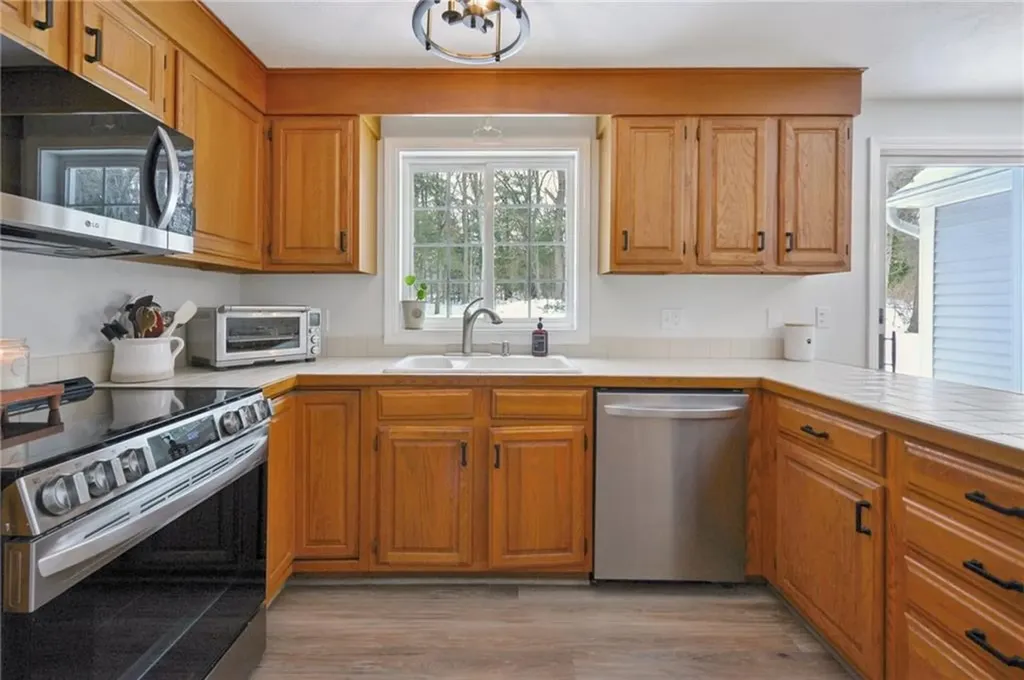 10 Mesa Drive North Kingstown RI 02852