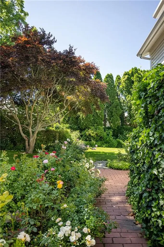 12 Poplar Street Newport RI 02840