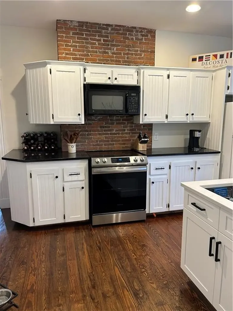 12 Bull Street Newport RI 02840