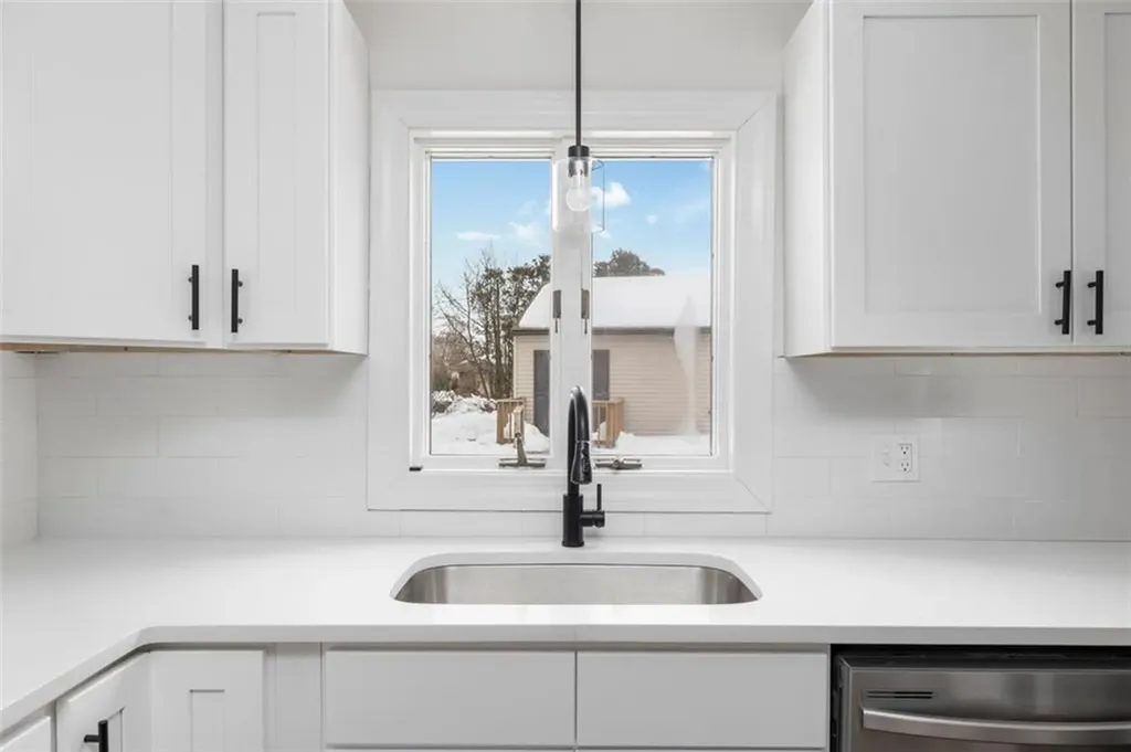 5 Woodland Avenue Coventry RI 02816