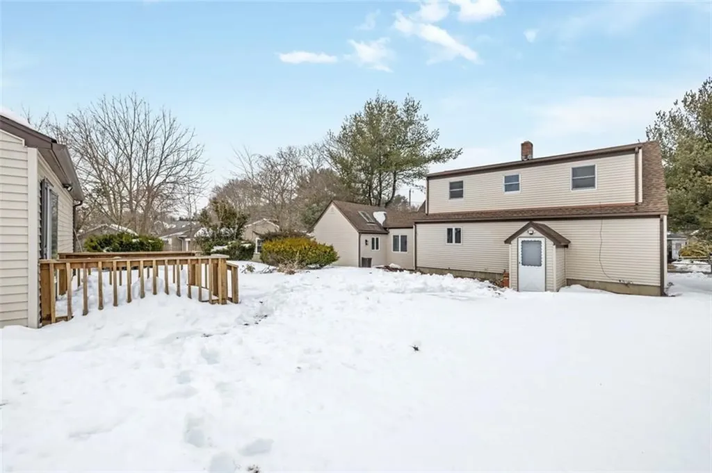 5 Woodland Avenue Coventry RI 02816