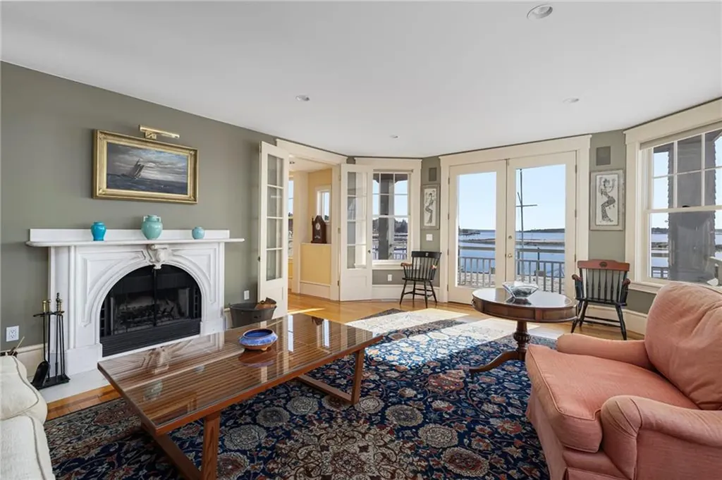 9 Hope Street Bristol RI 02809