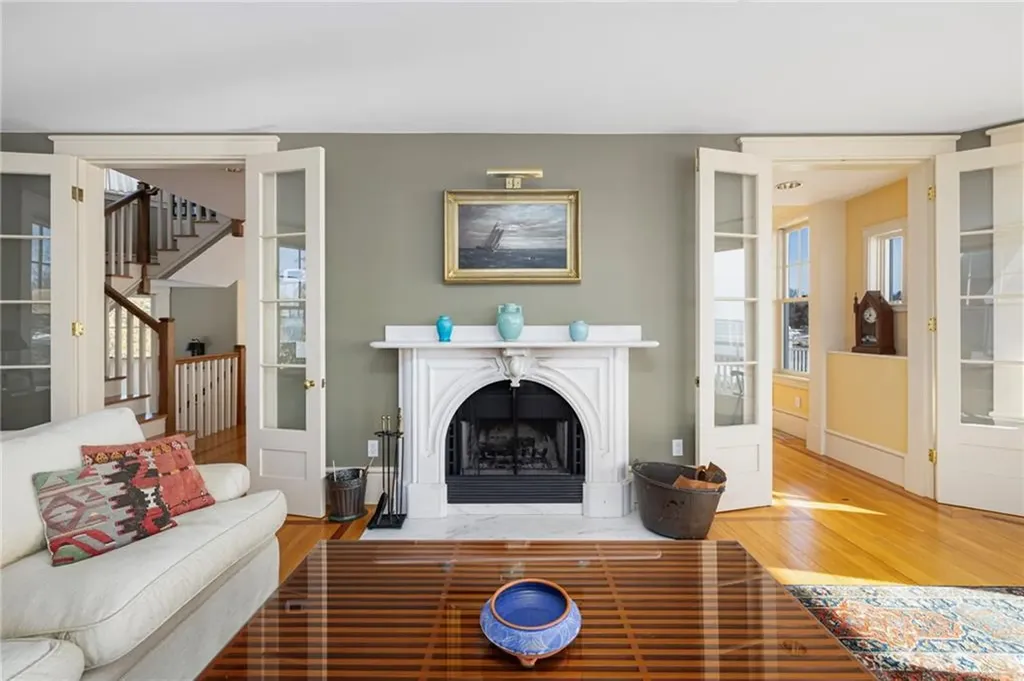 9 Hope Street Bristol RI 02809