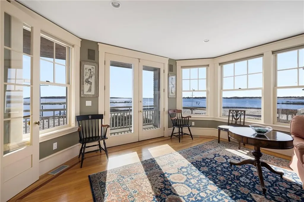 9 Hope Street Bristol RI 02809