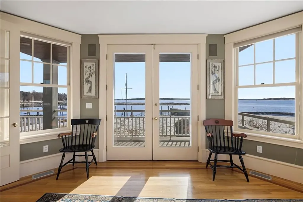 9 Hope Street Bristol RI 02809