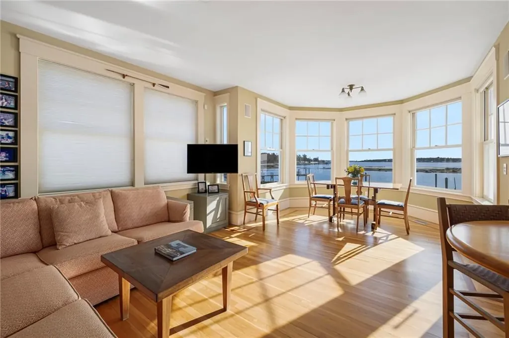 9 Hope Street Bristol RI 02809