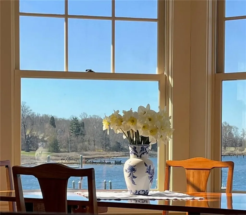 9 Hope Street Bristol RI 02809