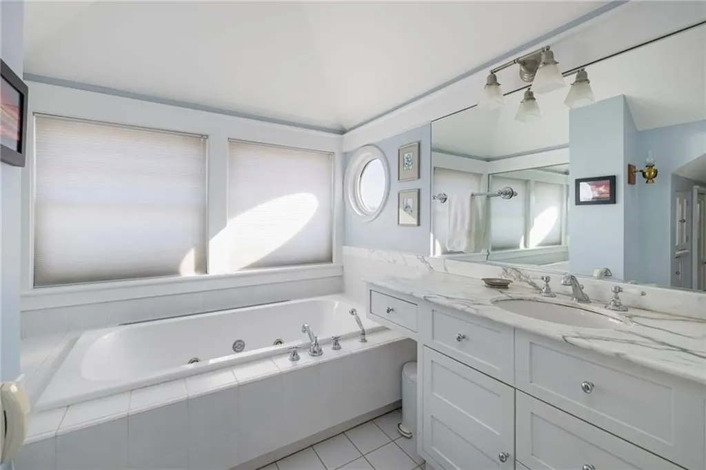 9 Hope Street Bristol RI 02809