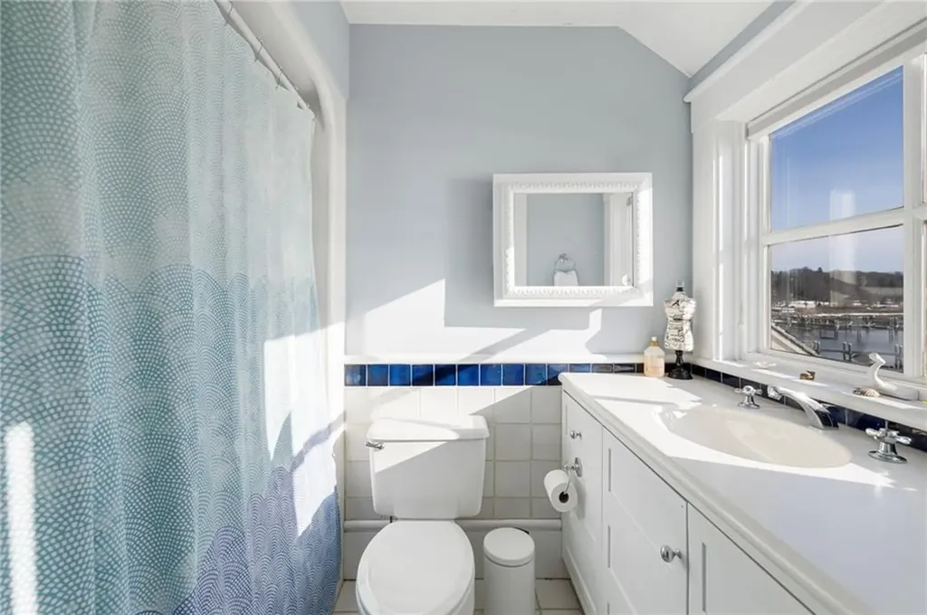 9 Hope Street Bristol RI 02809