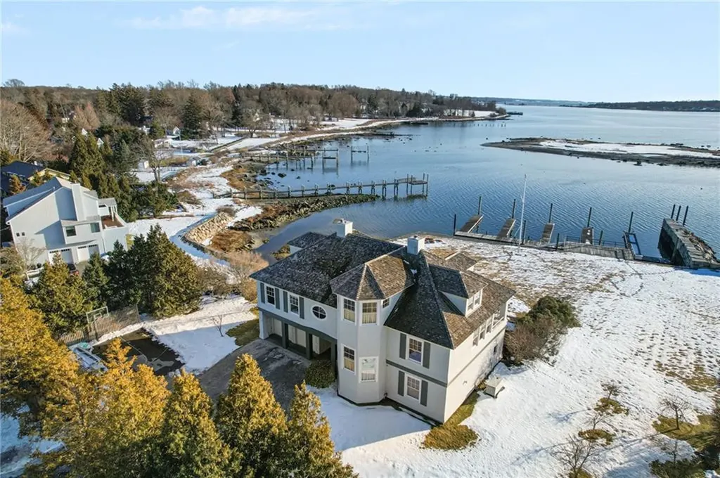 9 Hope Street Bristol RI 02809