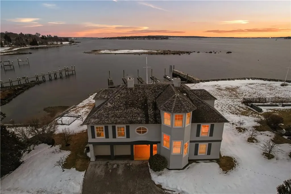 9 Hope Street Bristol RI 02809