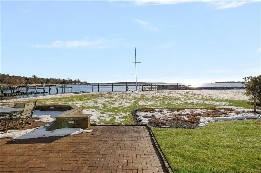 9 Hope Street Bristol RI 02809