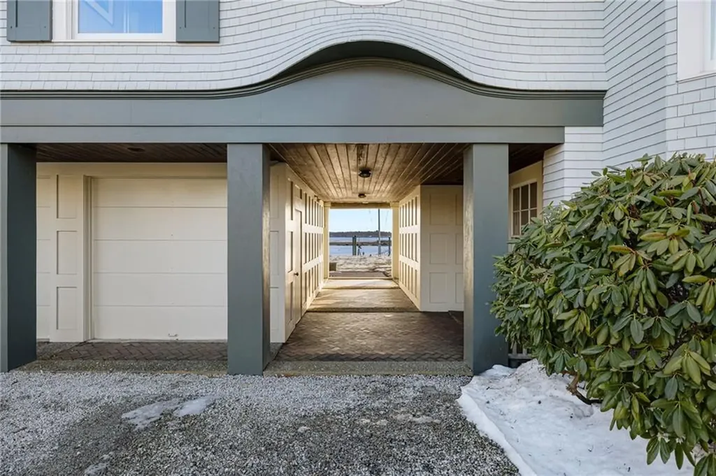 9 Hope Street Bristol RI 02809