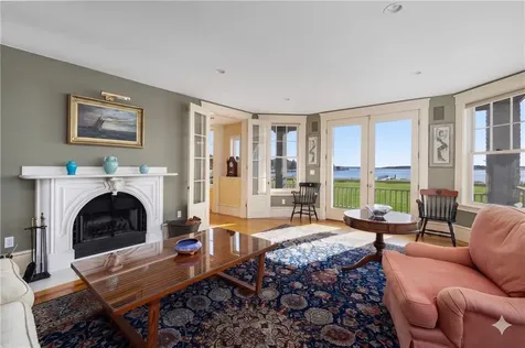 9 Hope Street Bristol RI 02809