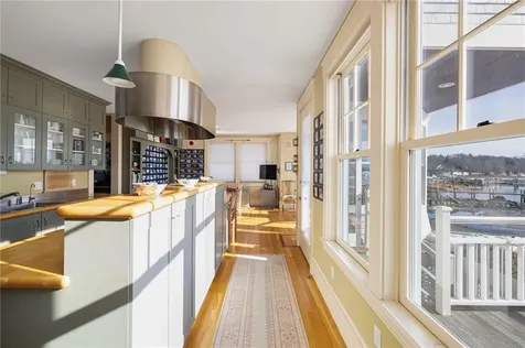 9 Hope Street Bristol RI 02809