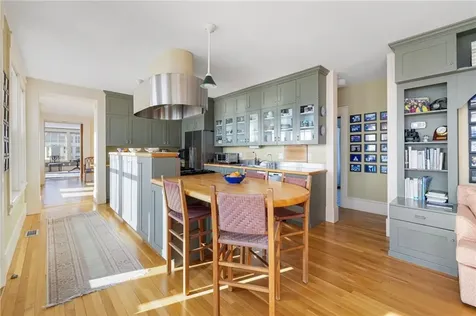 9 Hope Street Bristol RI 02809