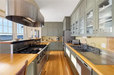 9 Hope Street Bristol RI 02809