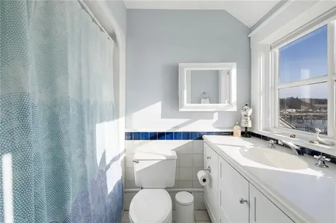 9 Hope Street Bristol RI 02809