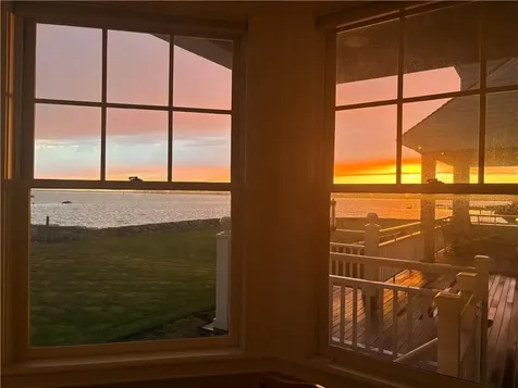 9 Hope Street Bristol RI 02809