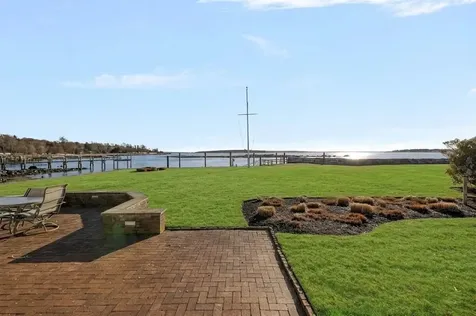 9 Hope Street Bristol RI 02809