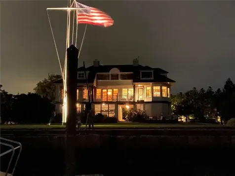 9 Hope Street Bristol RI 02809