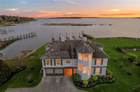 9 Hope Street Bristol RI 02809