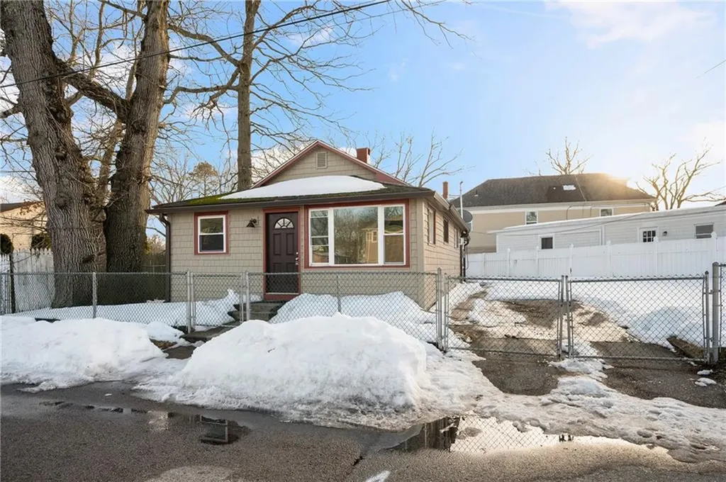 17 Ardway Avenue Warwick RI 02889