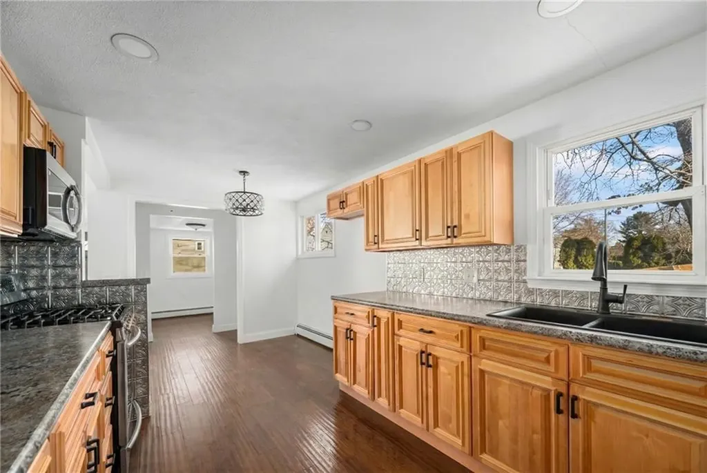 17 Ardway Avenue Warwick RI 02889