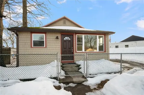 17 Ardway Avenue Warwick RI 02889