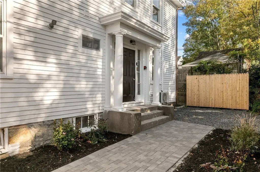 131 Broadway Newport RI 02840