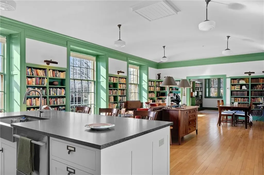 238 Highland Road Tiverton RI 02878