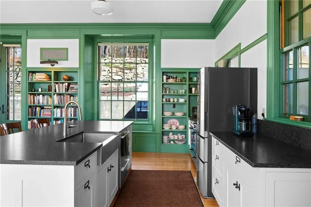 238 Highland Road Tiverton RI 02878