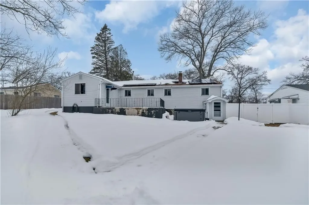 22 Rawlinson Drive Coventry RI 02816