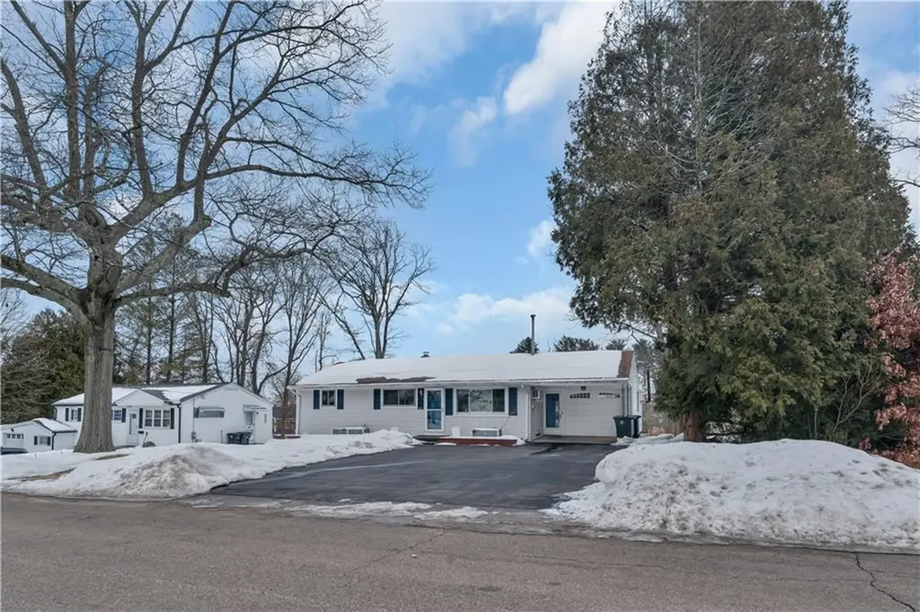 22 Rawlinson Drive Coventry RI 02816