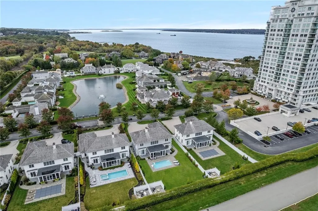 33 Carnegie Abbey Lane Portsmouth RI 02871