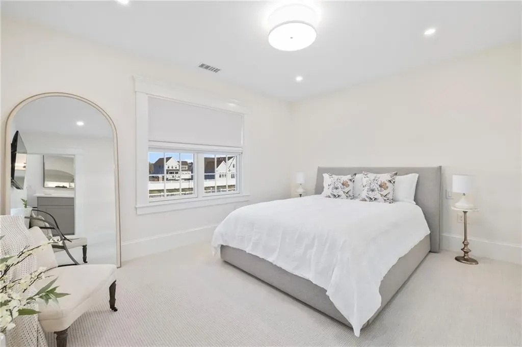 33 Carnegie Abbey Lane Portsmouth RI 02871