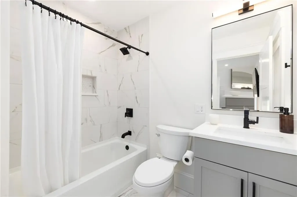 33 Carnegie Abbey Lane Portsmouth RI 02871