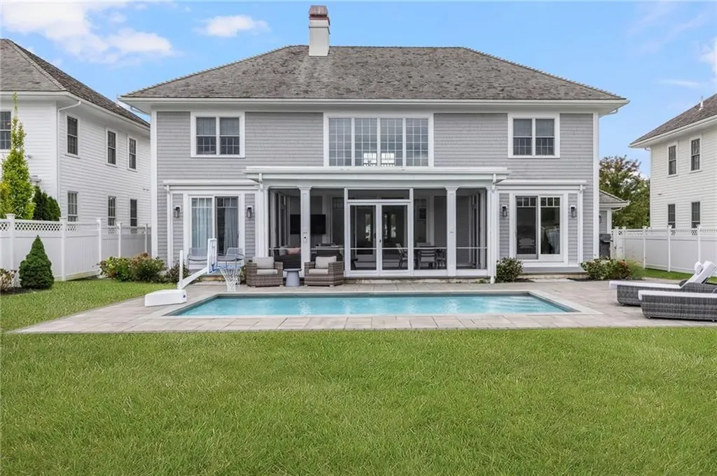 33 Carnegie Abbey Lane Portsmouth RI 02871