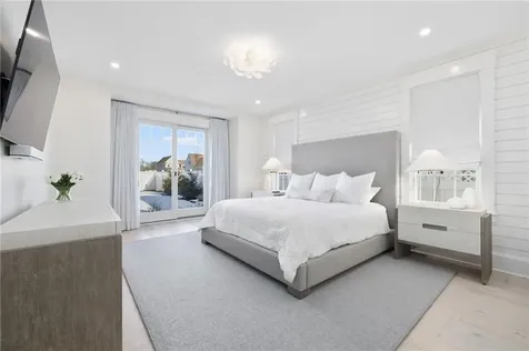 33 Carnegie Abbey Lane Portsmouth RI 02871