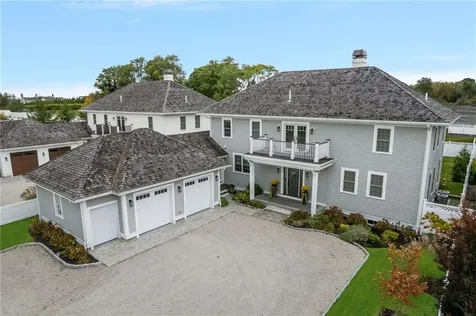 33 Carnegie Abbey Lane Portsmouth RI 02871