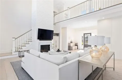 33 Carnegie Abbey Lane Portsmouth RI 02871