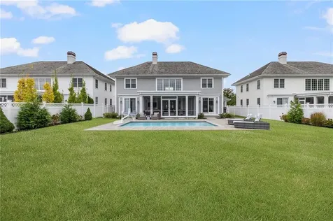 33 Carnegie Abbey Lane Portsmouth RI 02871