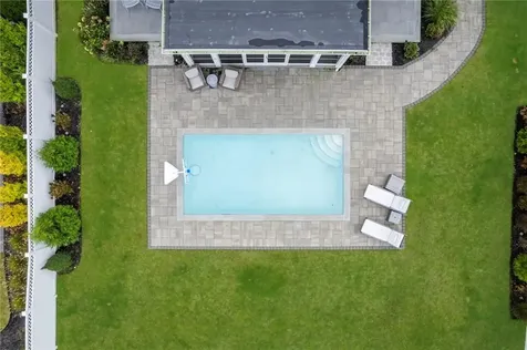 33 Carnegie Abbey Lane Portsmouth RI 02871