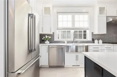 33 Carnegie Abbey Lane Portsmouth RI 02871