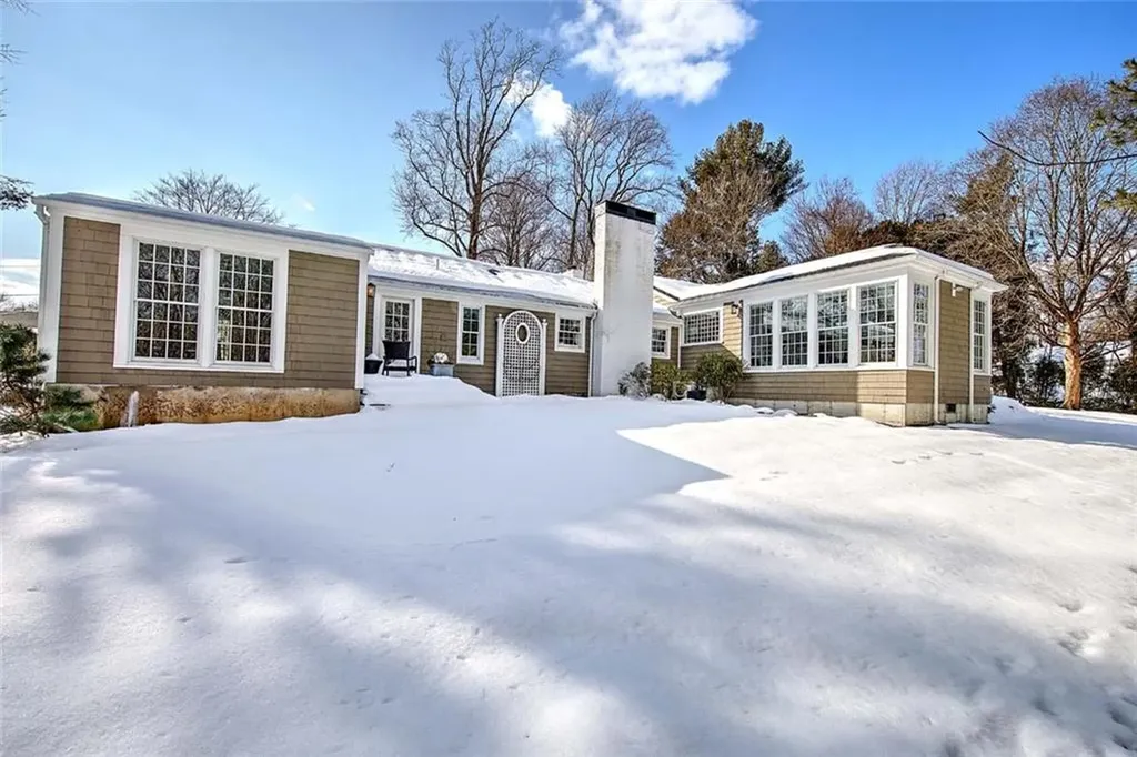 22 Lantern Lane Barrington RI 02806