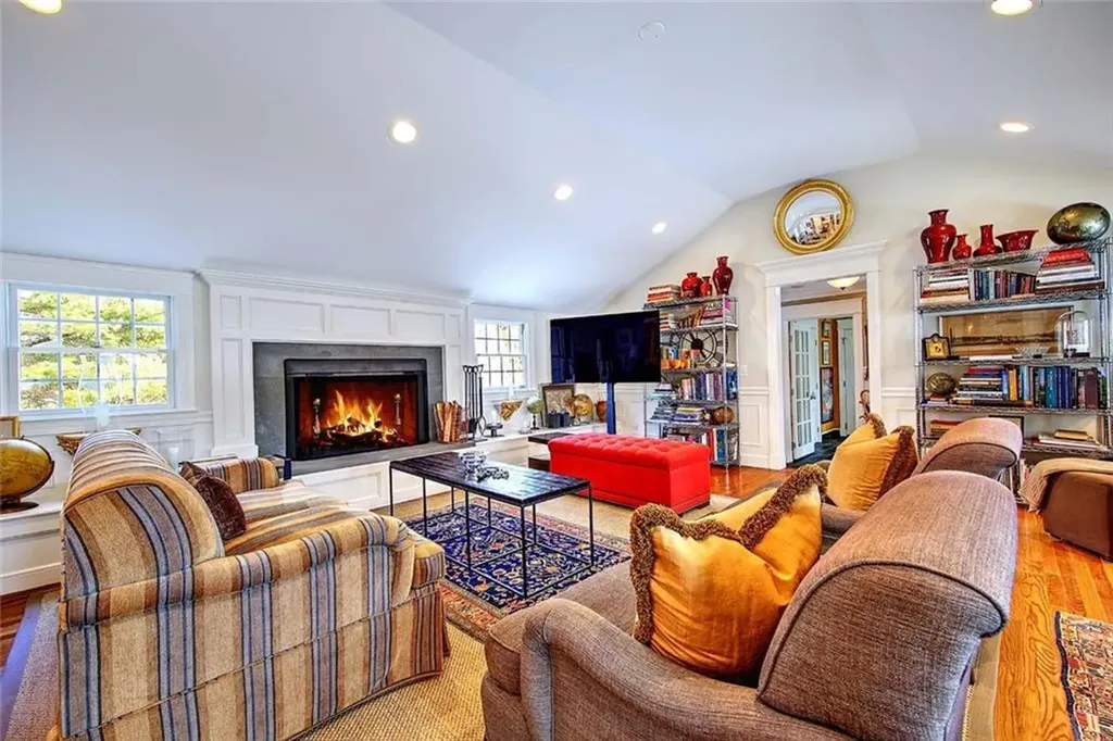 22 Lantern Lane Barrington RI 02806