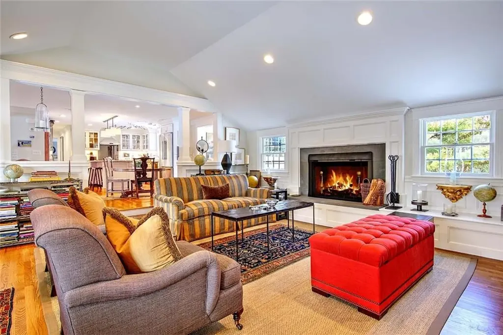 22 Lantern Lane Barrington RI 02806
